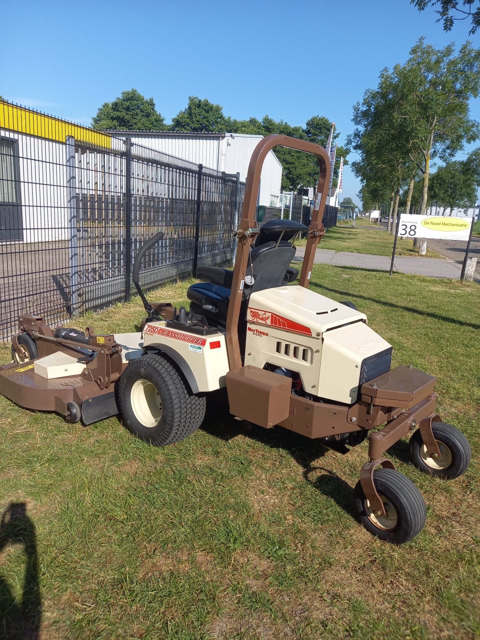 Grasshopper 725D-71