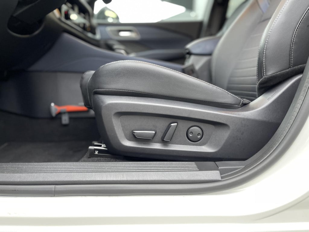 Nissan Qashqai 1.3 mhev xtronic tekna cold pack | two-tone lakkleur | stuur