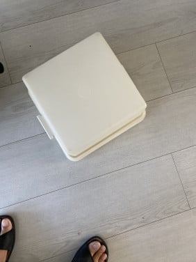 Vierkante taartdoos van tupperware