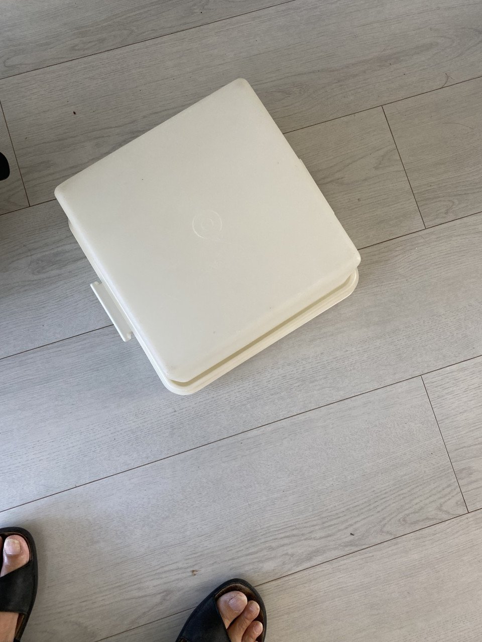 Vierkante taartdoos van tupperware