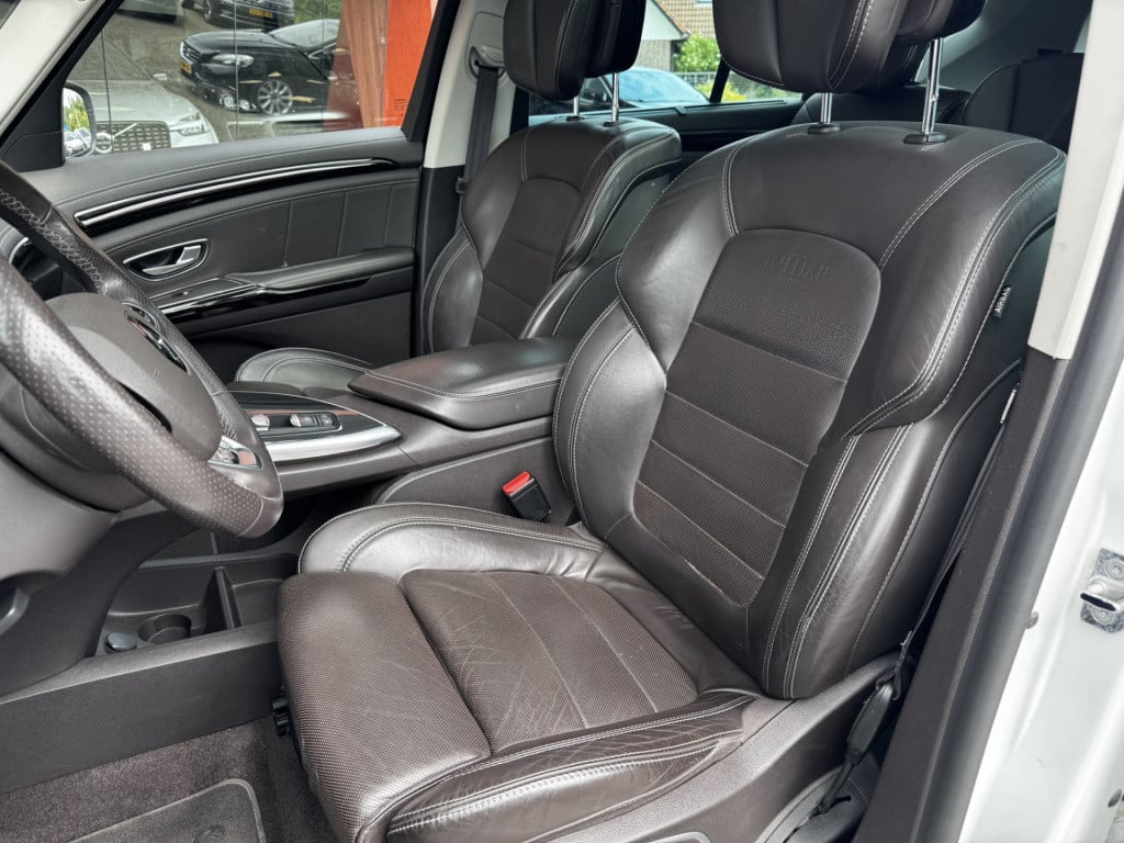 Renault Espace 1.6 tce initiale paris 7p. | pano | trekhaak | winter pack |
