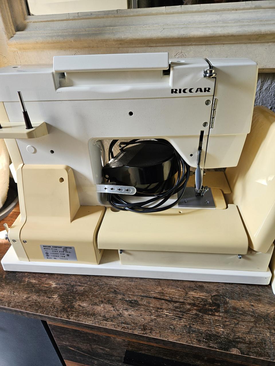 Mooie krachtige Riccar 9160 Super Stretch Naaimachine