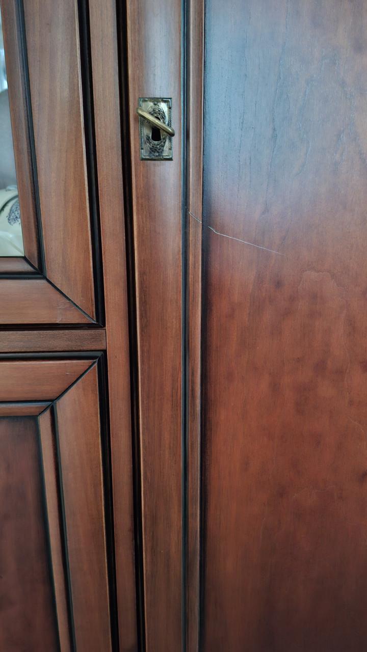 Eetkamertafel + 4 stoelen en 2 armstoelen