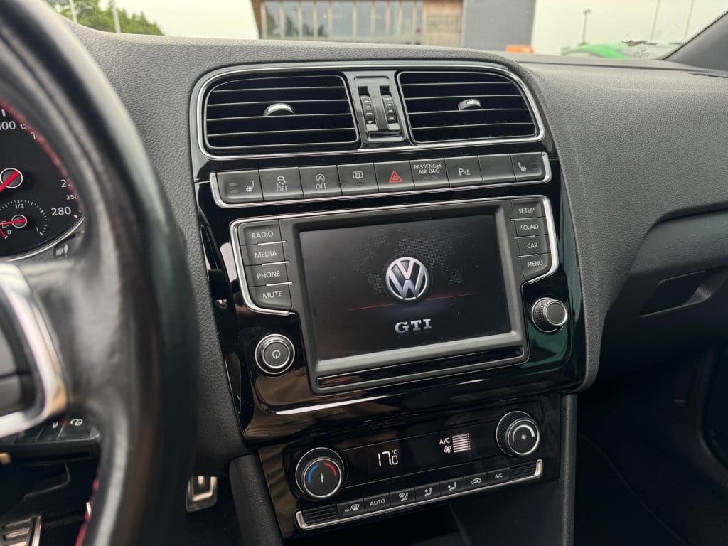 Volkswagen Polo 1.8 tsi gti * panoramadak * stoelverwarming * clima * pdc 2