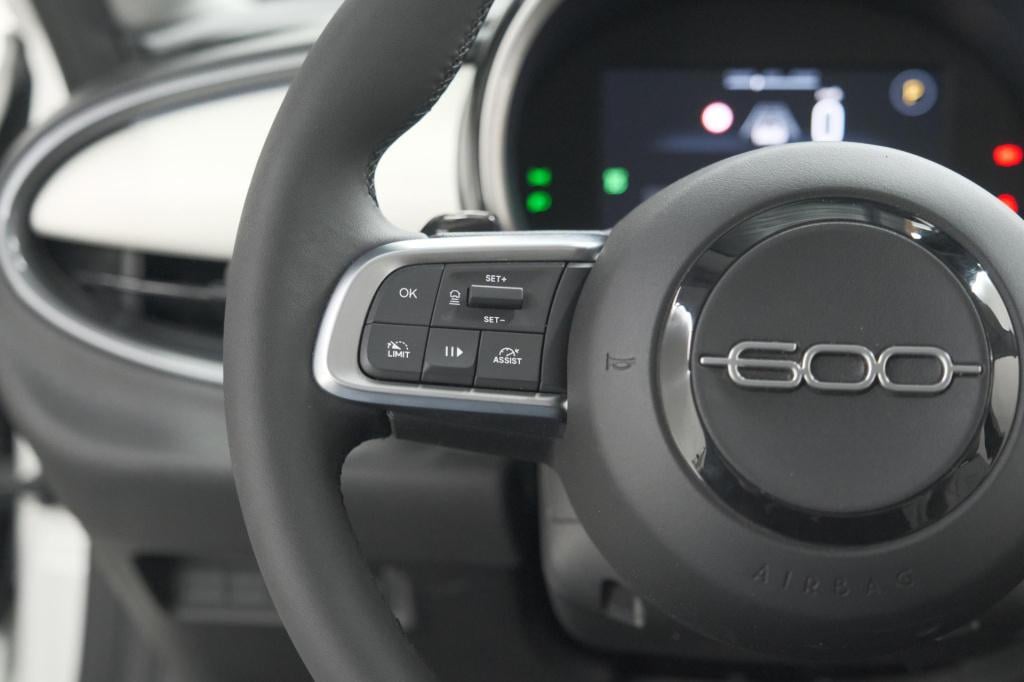 Fiat 600 1.2 hybrid 100 dct6 la prima | camera | adaptieve cruise control |