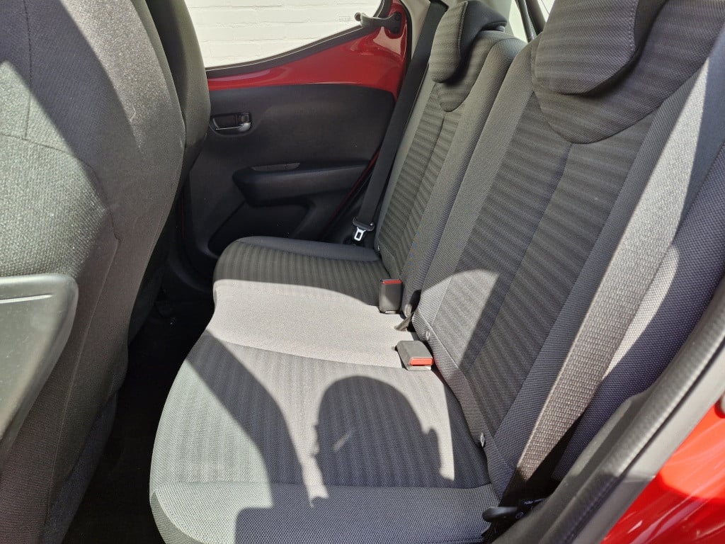 Toyota Aygo 1.0 vvt-i x-play automaat | apple carplay | andoid auto | achte