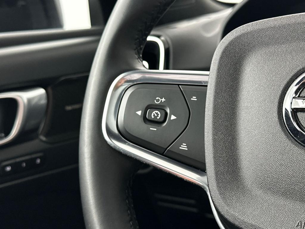 Volvo XC40 t5 262pk recharge ultimate dark| pano| adap.cruise| camera| trek
