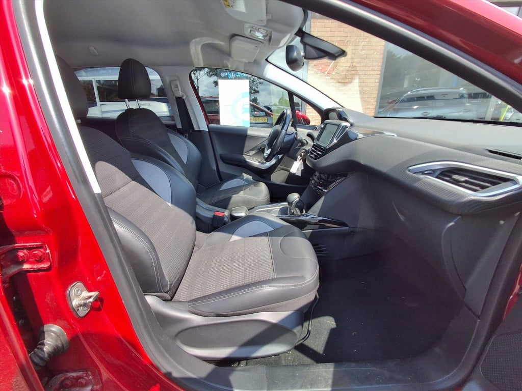 Peugeot 2008 1.2 pt 110pk allure eat6 automaat navigatie | achteruitrijcame