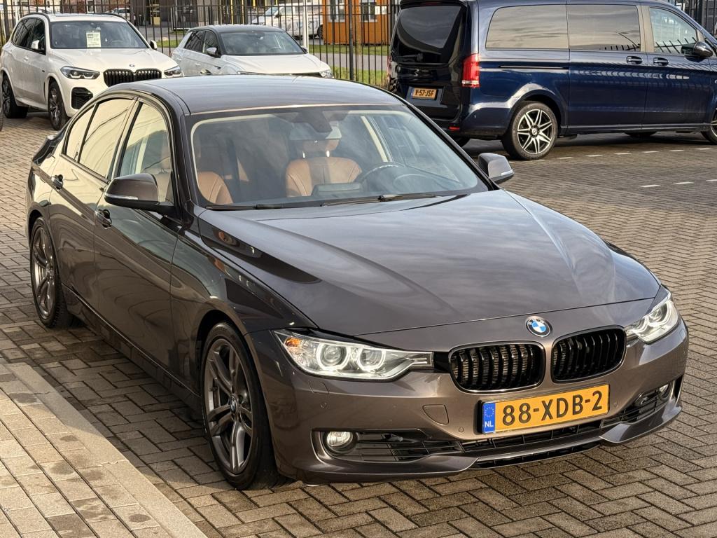 BMW 3-serie 320i high executive | harman/kardon | leder | v + a parkeersens