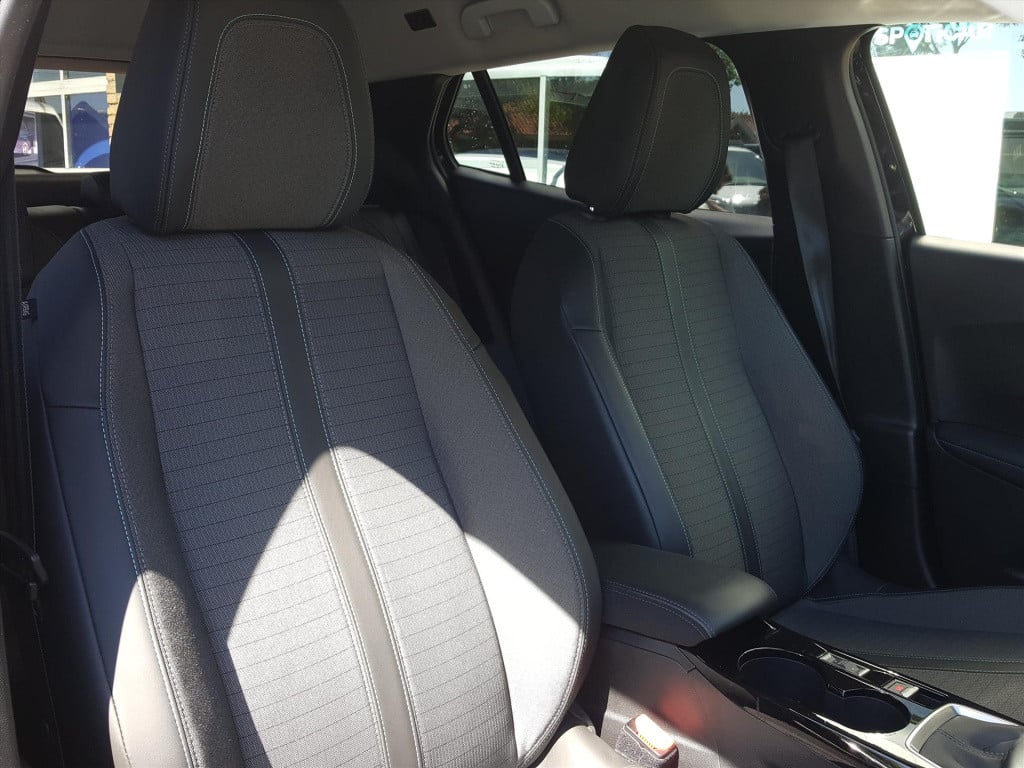 Peugeot 2008 1.2 puretech 100pk allure pack navigatie | apple carplay & and