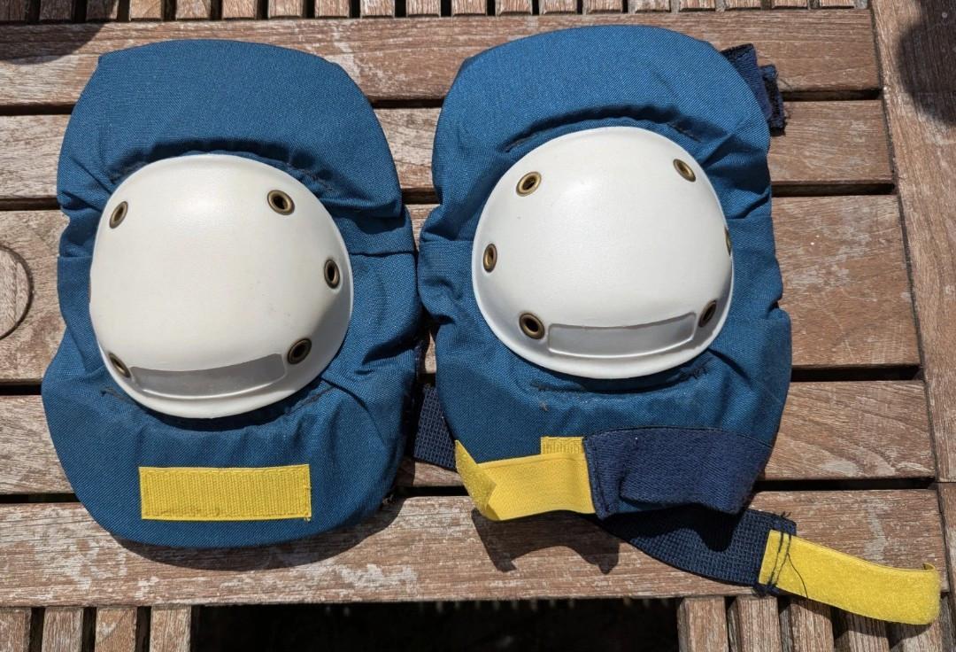 Powerslide skates maat 45 inclusief beschermingsset