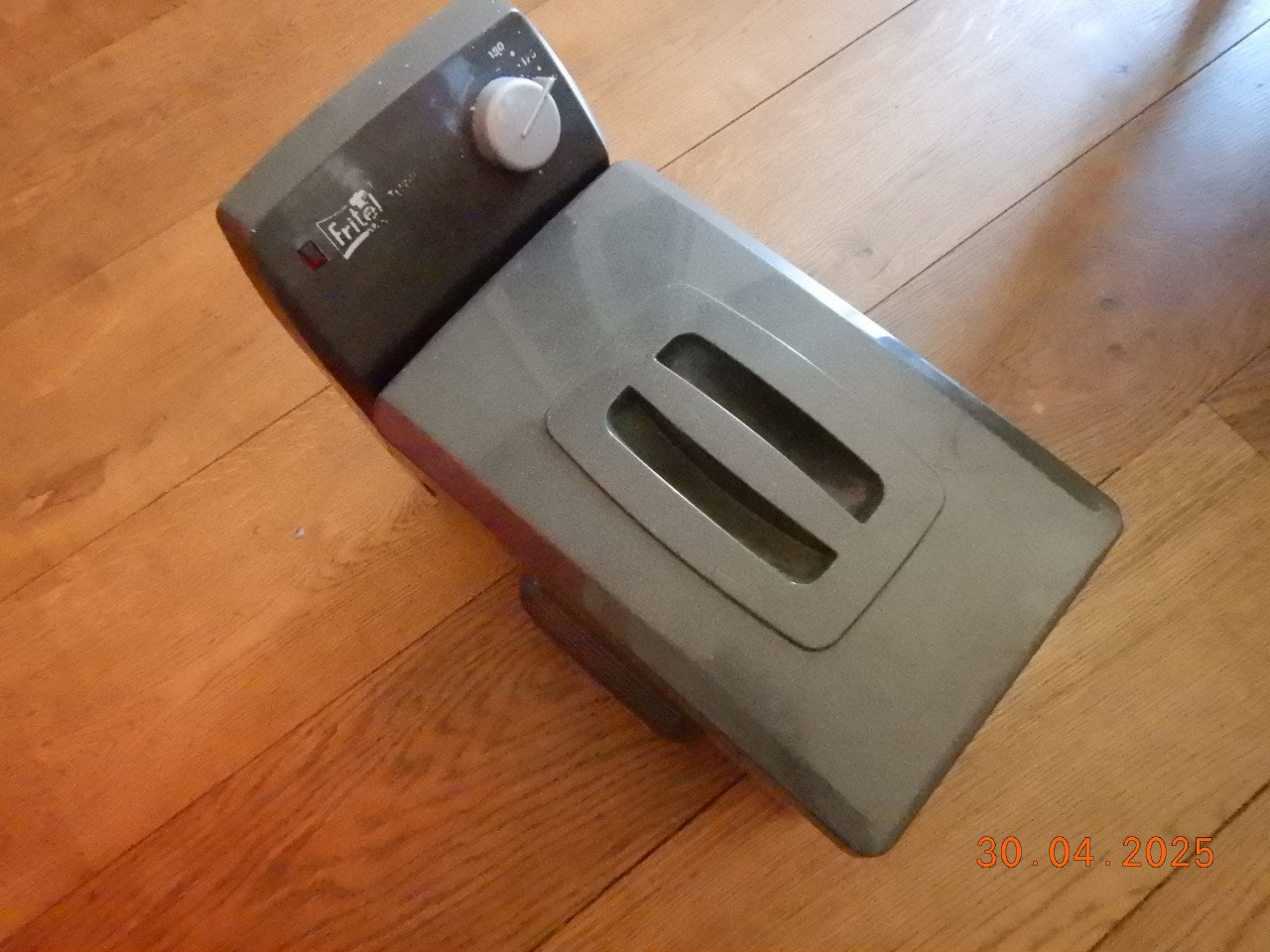 Kleine fritell frietpan 1800 watt  geschikt voor op de camping