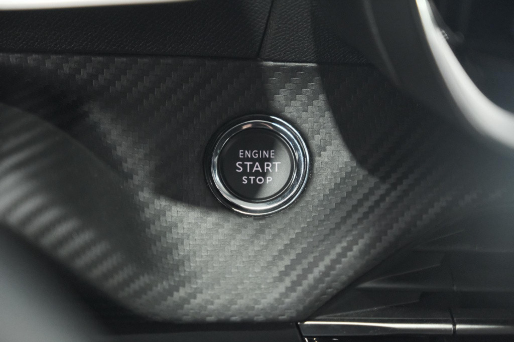 Peugeot 208 puretech 100 gt | camera | navigatie | apple carplay | parkeers