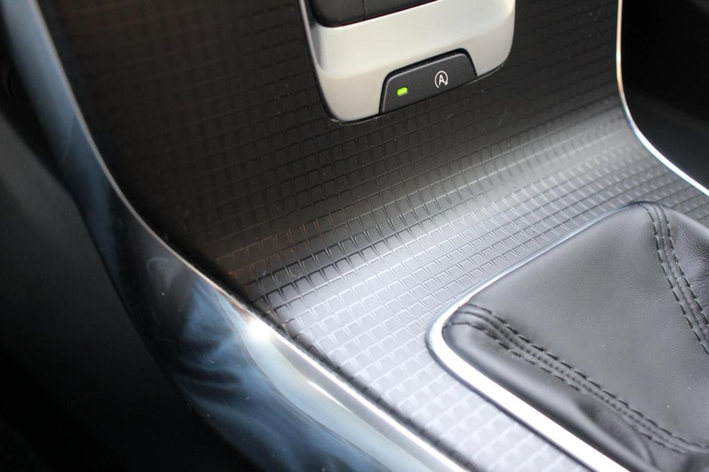 Volvo V40 2.0 t2 r-design - leder/alcantara - harman kardon - led - navi - 