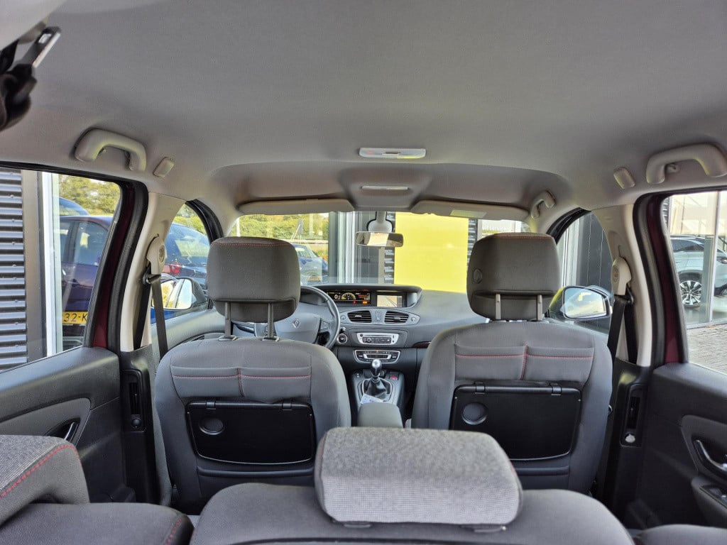 Renault Scenic 1.6 110 expression navigatie, clima, trekhaak, all seasonban