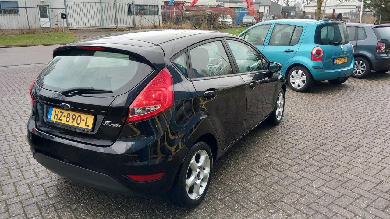 Ford FIESTA 1.25 Trend 5deurs bj:2011 airco 103.000km!!! lm-velgen