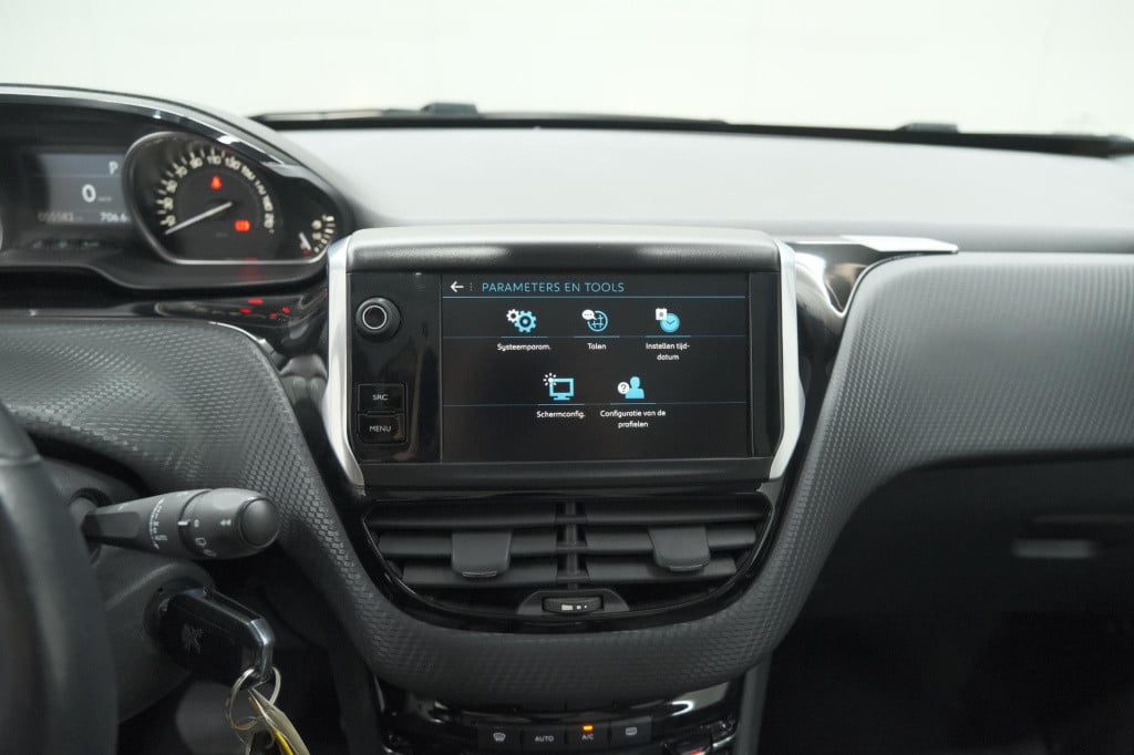 Peugeot 2008 puretech 110 eat6 allure | trekhaak | camera | panoramadak | a