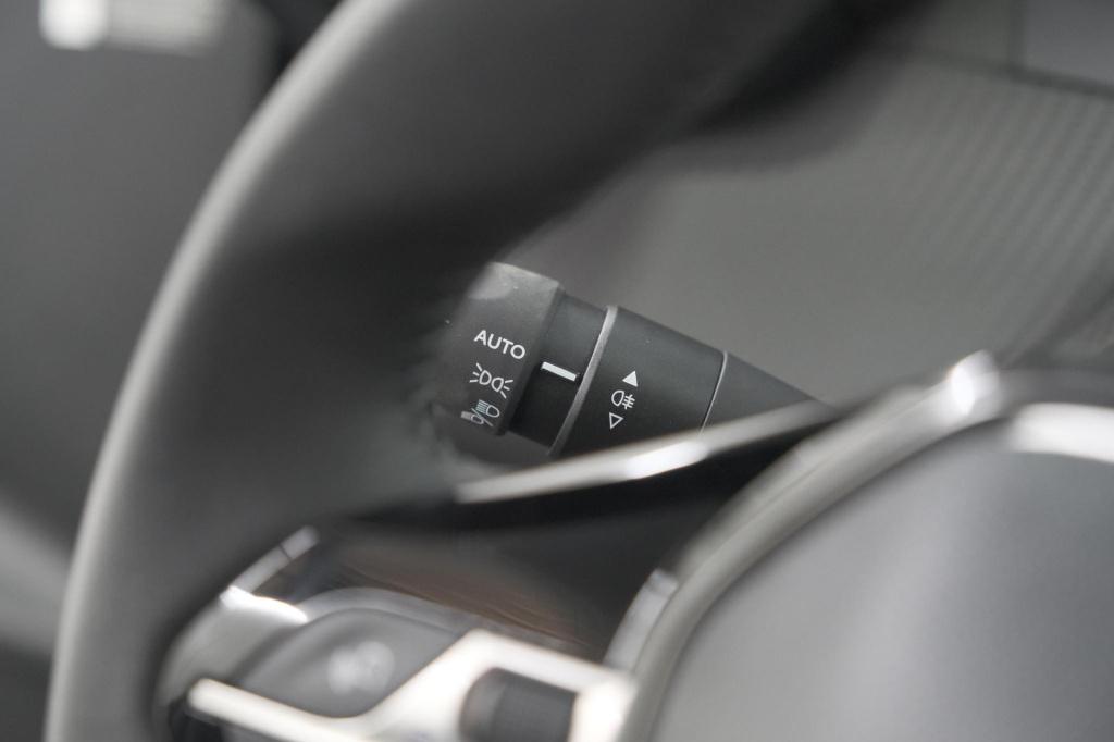 Peugeot 208 puretech 100 allure | apple carplay | parkeersensoren | climate