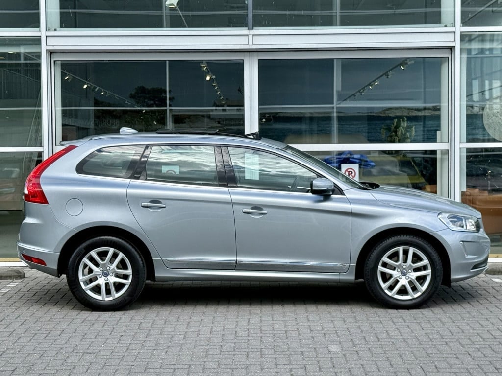 Volvo XC60 t5 245pk aut6 polar+ luxury| panodak| trekhaak| standkachel| ca