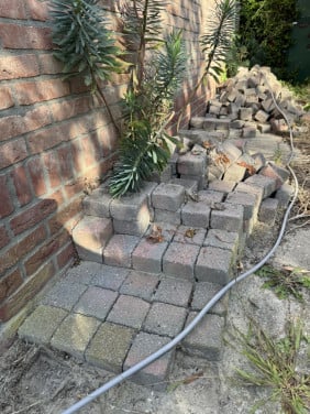 Gratis: grijs/rode klinkers 10 x 10 x 6 cm