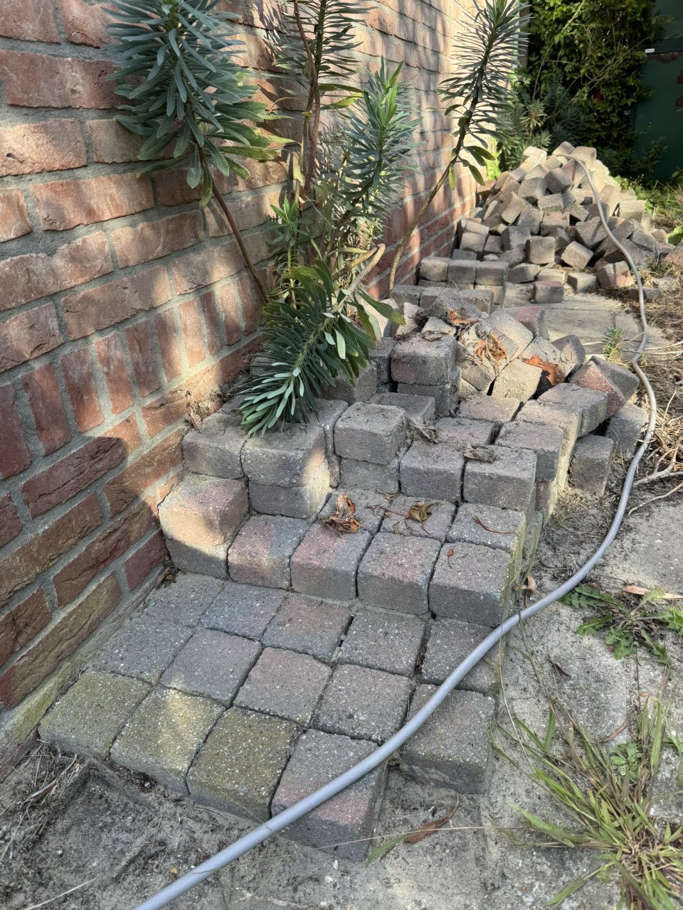 Gratis: grijs/rode klinkers 10 x 10 x 6 cm