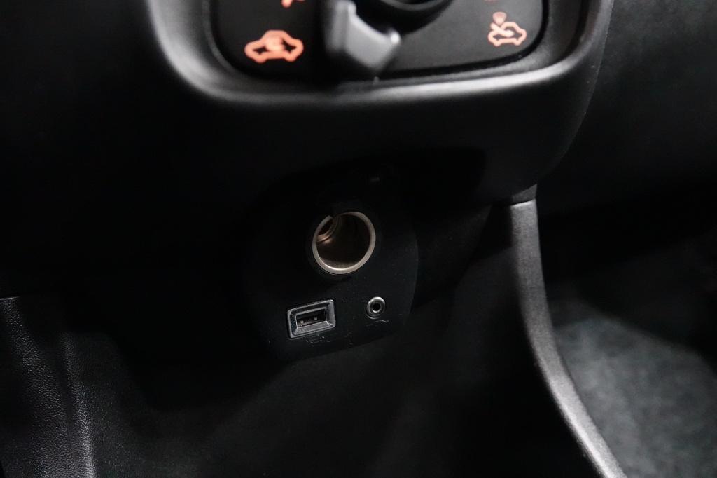 Peugeot 108 1.0 e-vti access | aux | airco |