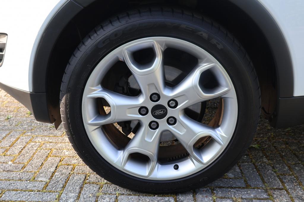 Ford Kuga 2.5 20v titanium|trekhaak|12 maanden bovag garantie|volledig rij