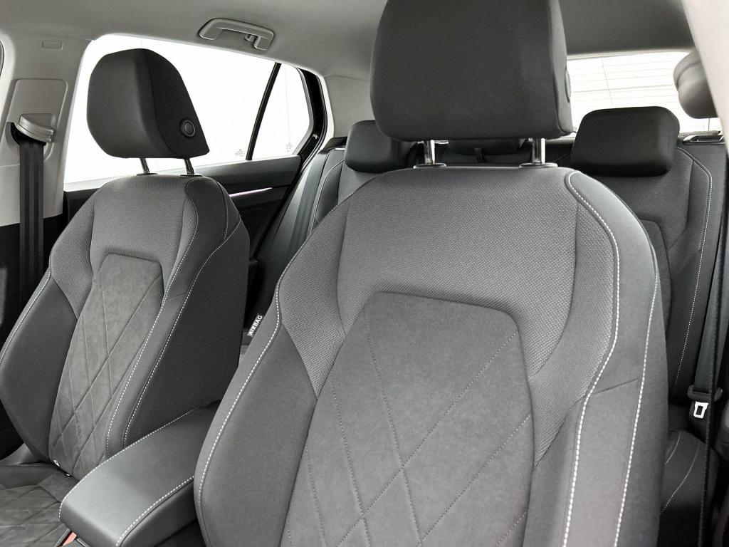 Volkswagen Golf 1.4 ehybrid style | lage km stand! | navigatie | apple carp
