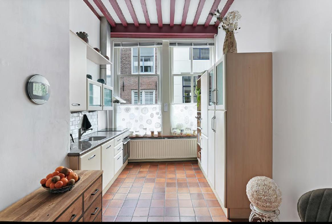 Keuken met apparatuur