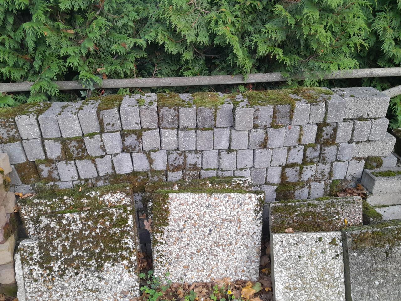 GRATIS partij beton nstraat stenen en overige straat stenen+beton borders