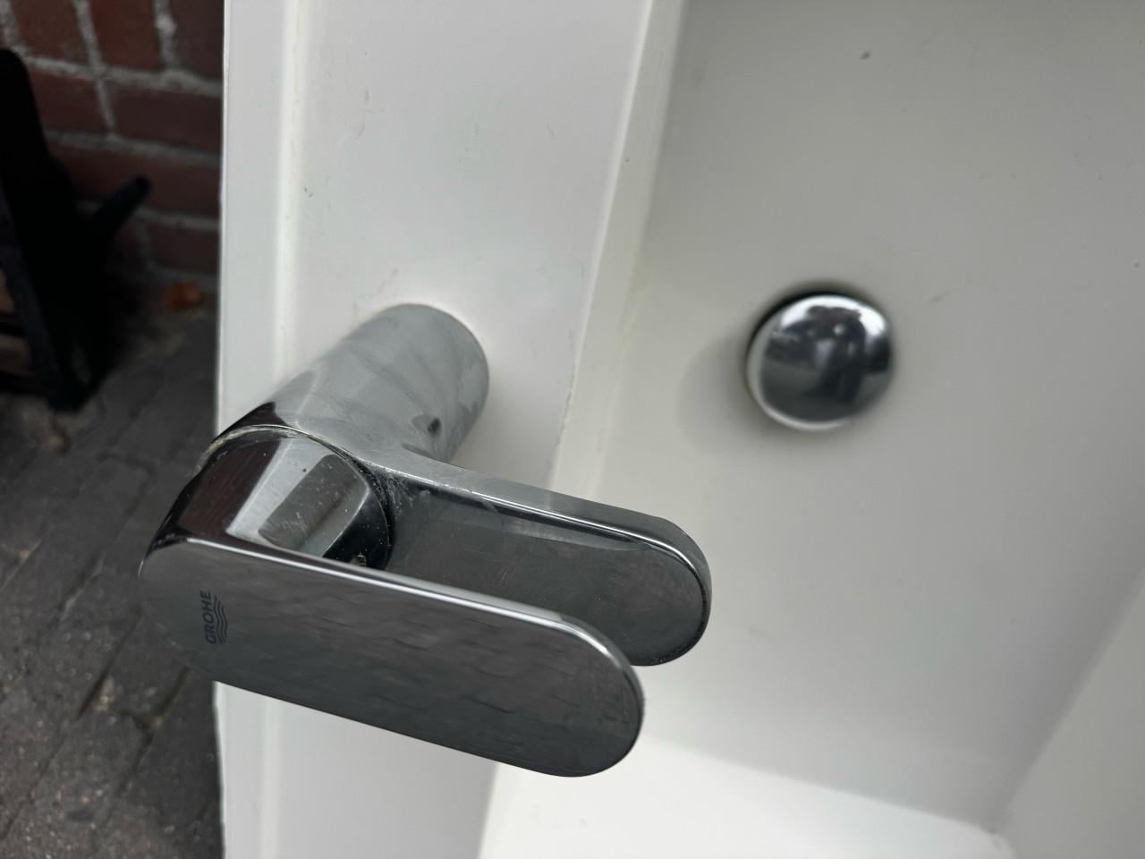 Dubbele wastafel 120 met 2 grohe kranen zgs