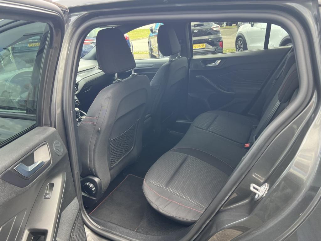 Ford Focus wagon 1.0 ecoboost 125pk st-line x , trekhaak , winterpakket