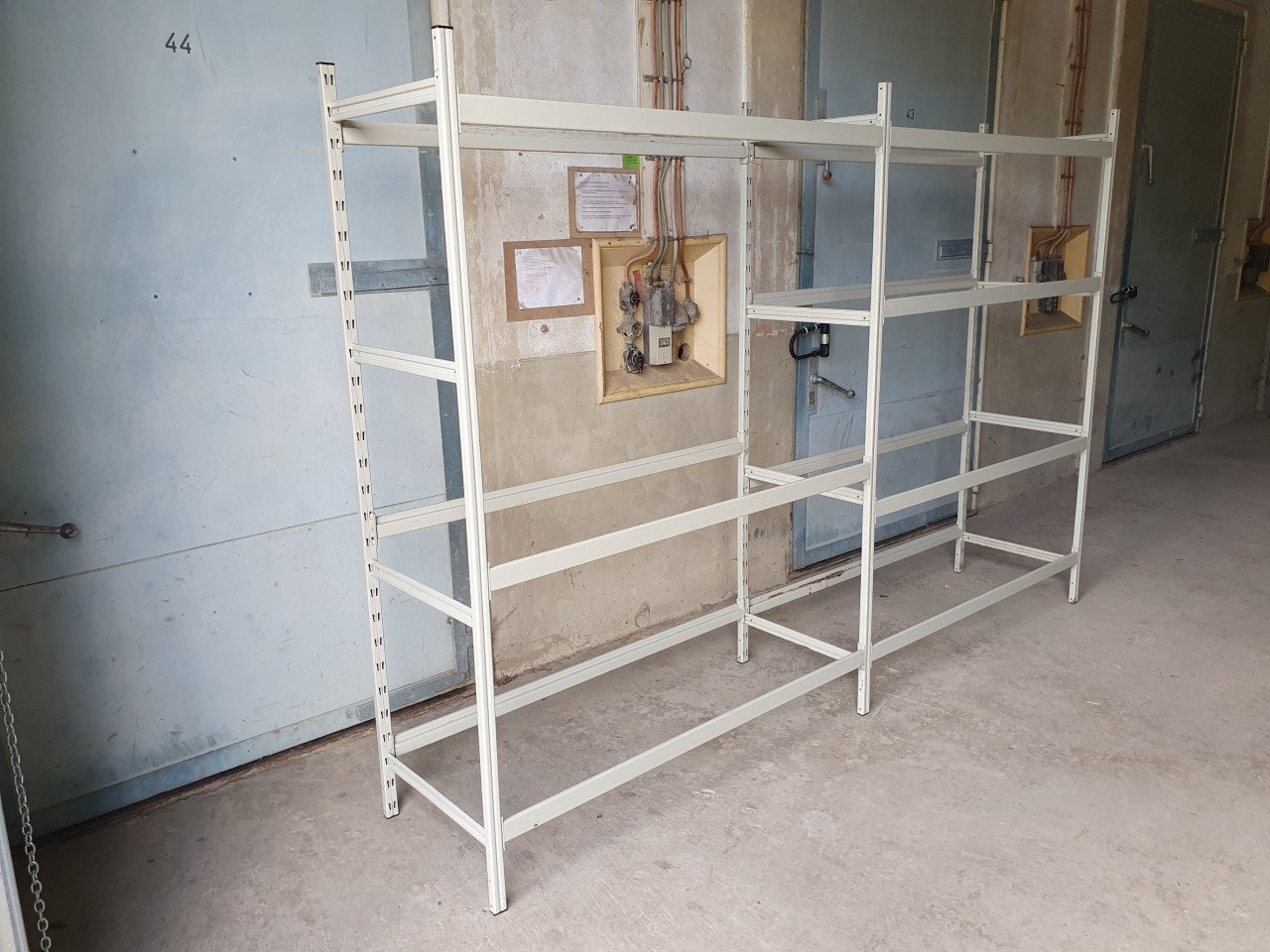 3 meter lang metalen wandrek, opbergkast, magazijnstelling garage of schuur