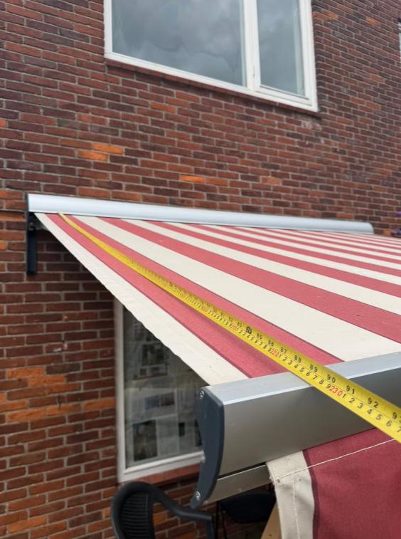 Elektrisch zonnescherm / uitvalscherm met afstandsbediening