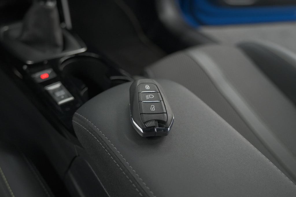 Peugeot 208 puretech 100 gt | camera | apple carplay | parkeersensoren