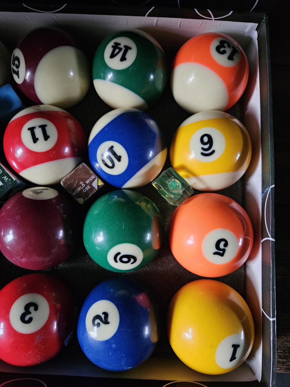 Complete set poolballen in doos, prima kwaliteits ballen