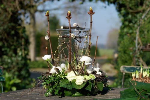 Bloemschikarrangement bij Theeschenkerij de pluktuin koudekerke