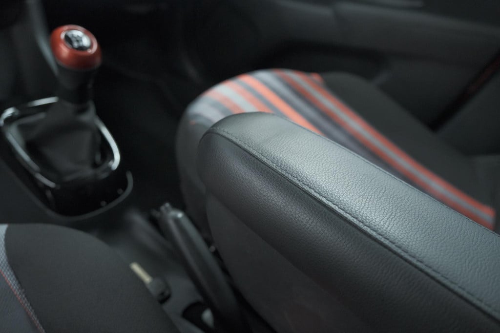 Peugeot 108 1.0 e-vti allure top! | elektrisch vouwdak | trekhaak | camera 