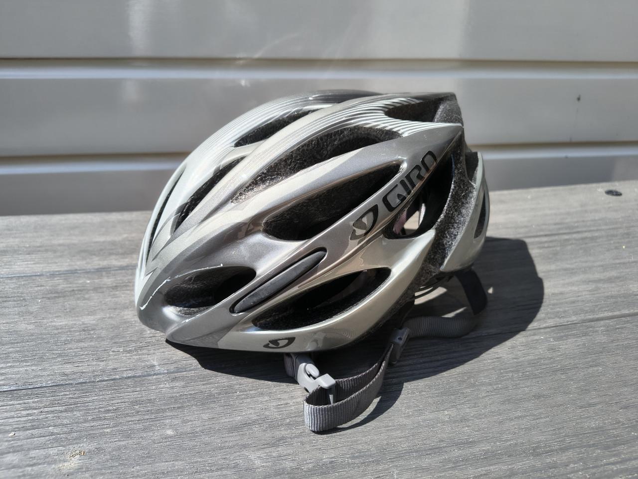 Fietshelm, merk Giro model Monza, maat M 55-58 cm.