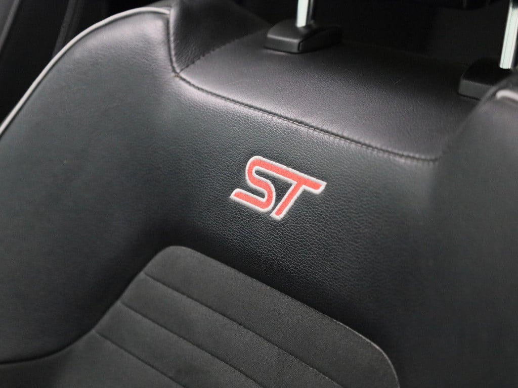 Ford Fiesta 1.5 ecoboost st-3 panoramadak | winterpack | b&o soundsystem | 