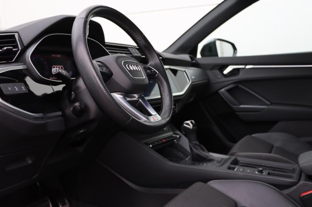 Audi Q3 35 tfsi s edition 150pk s-tronic | 19'' lichtmetaal | elektrische a