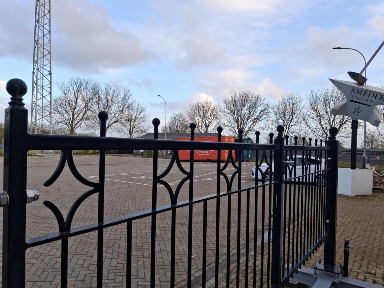 Smeedijzeren poort te koop