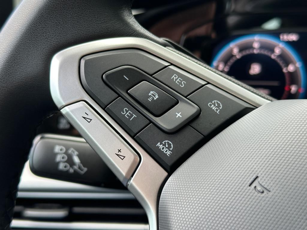 Volkswagen Golf variant 1.5 etsi dsg life | trekhaak | navi | adap. cruise 