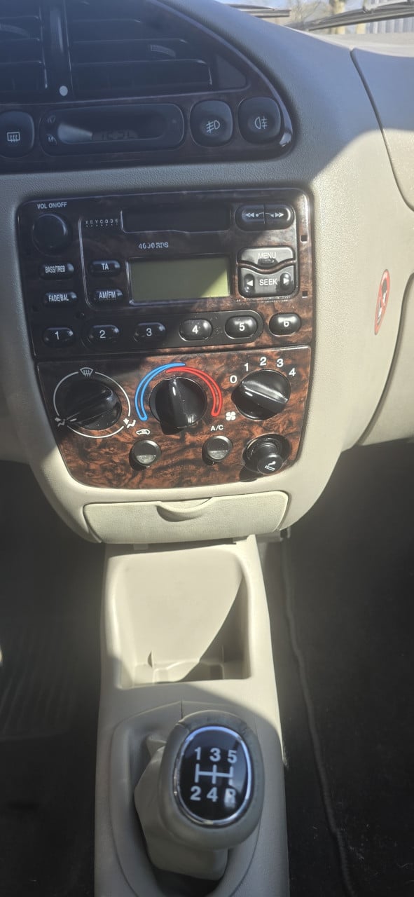 Luxe Ford Fiesta, airco, trekhaak, 5 deuren, nieuwe apk