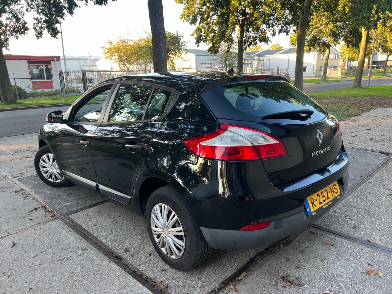 Renault Megane 1.6 Authentique 159.173KM