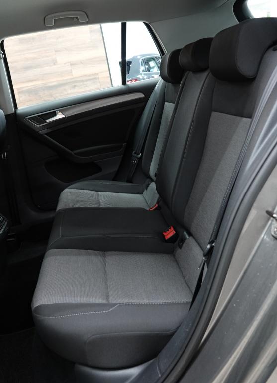 Volkswagen Golf 1.2 tsi highline | acc | pdc | stoelverw. |