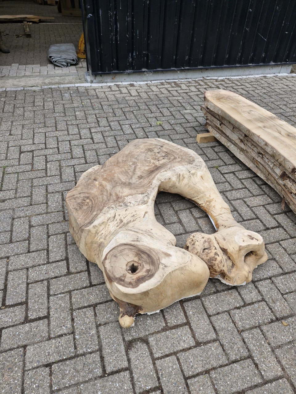 Mooie stuk boomstam voor salontafel