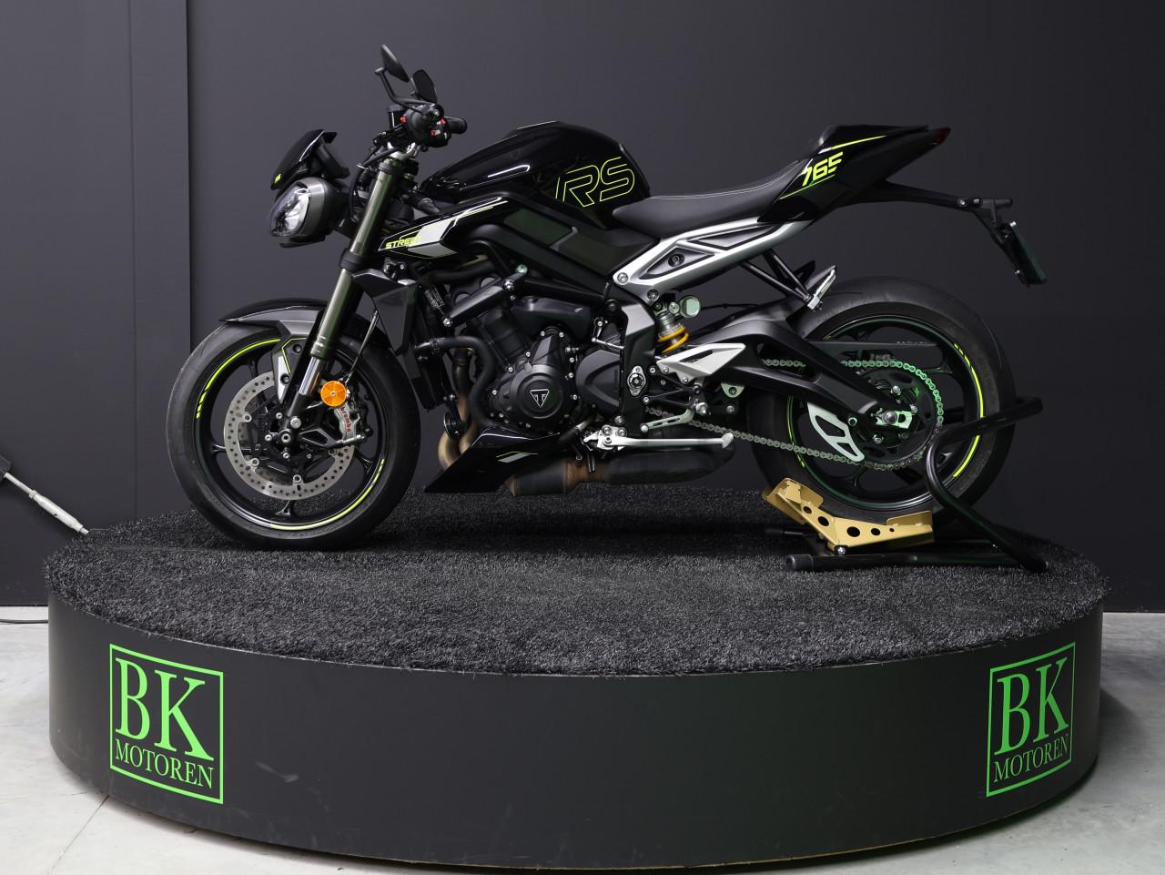 STREET TRIPLE RS | Phantom Black