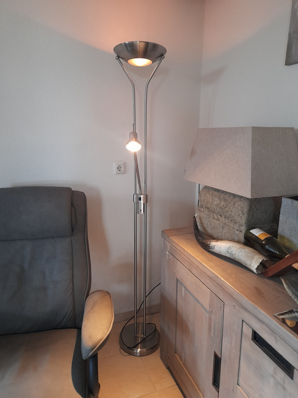 Staande lamp met dimmer (in goede nette staat )  Werkt naar behoren!