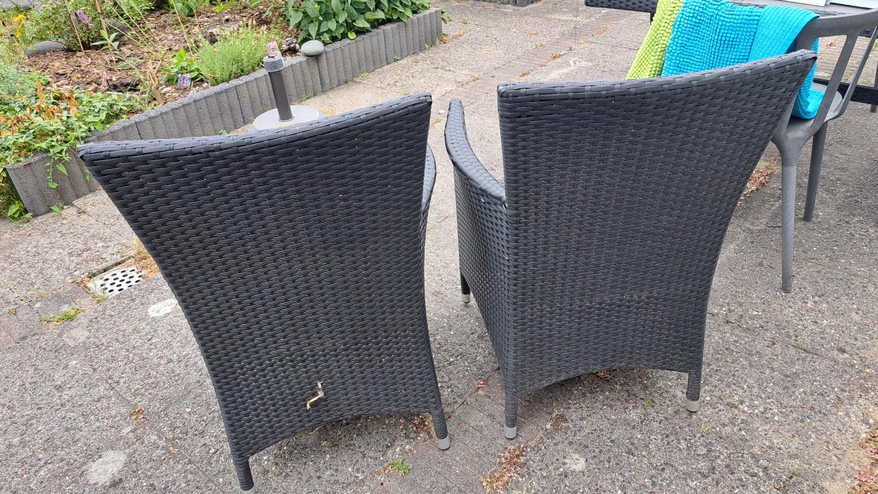Gratis opknapbankje en twee tuinstoelen